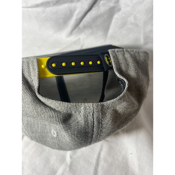 Batman Flat Bill Snapback Hat Cap Gray Yellow Black - Picture 2 of 4